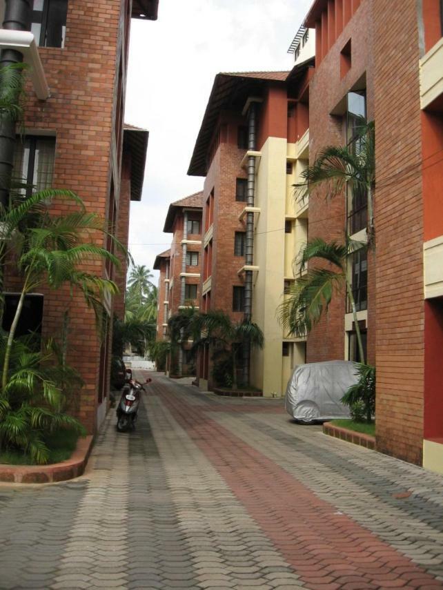 Krishna Gardens Hotel Guruvayur Exterior photo