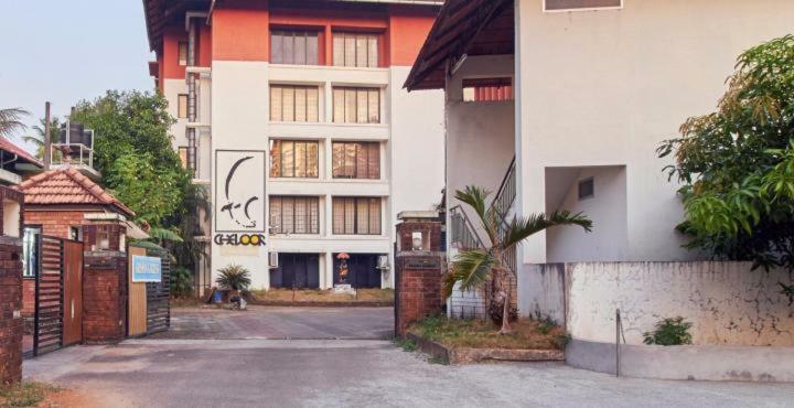 Krishna Gardens Hotel Guruvayur Exterior photo